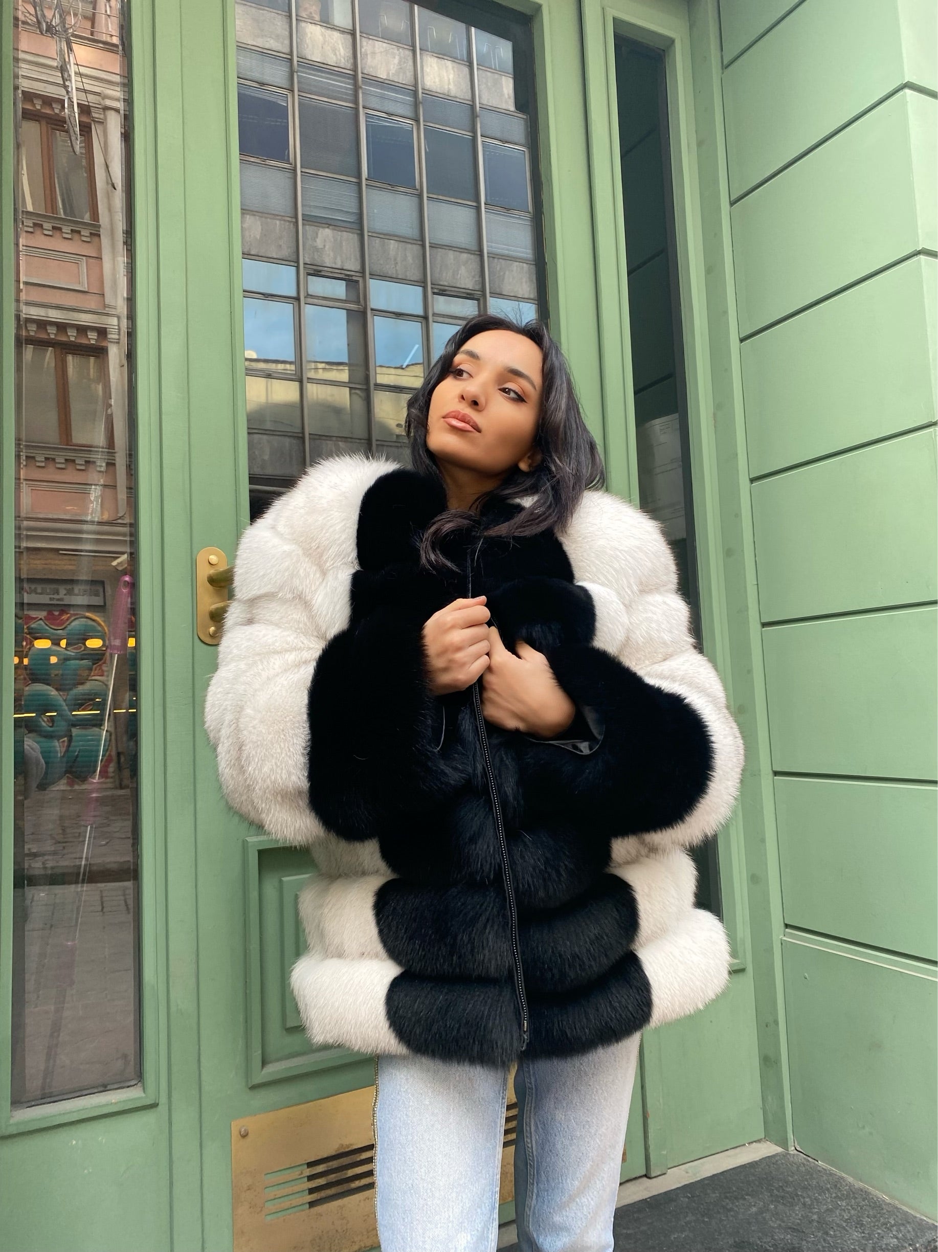 Transformer Women Natural  Fox Fur Jacket Short (  White And Black )