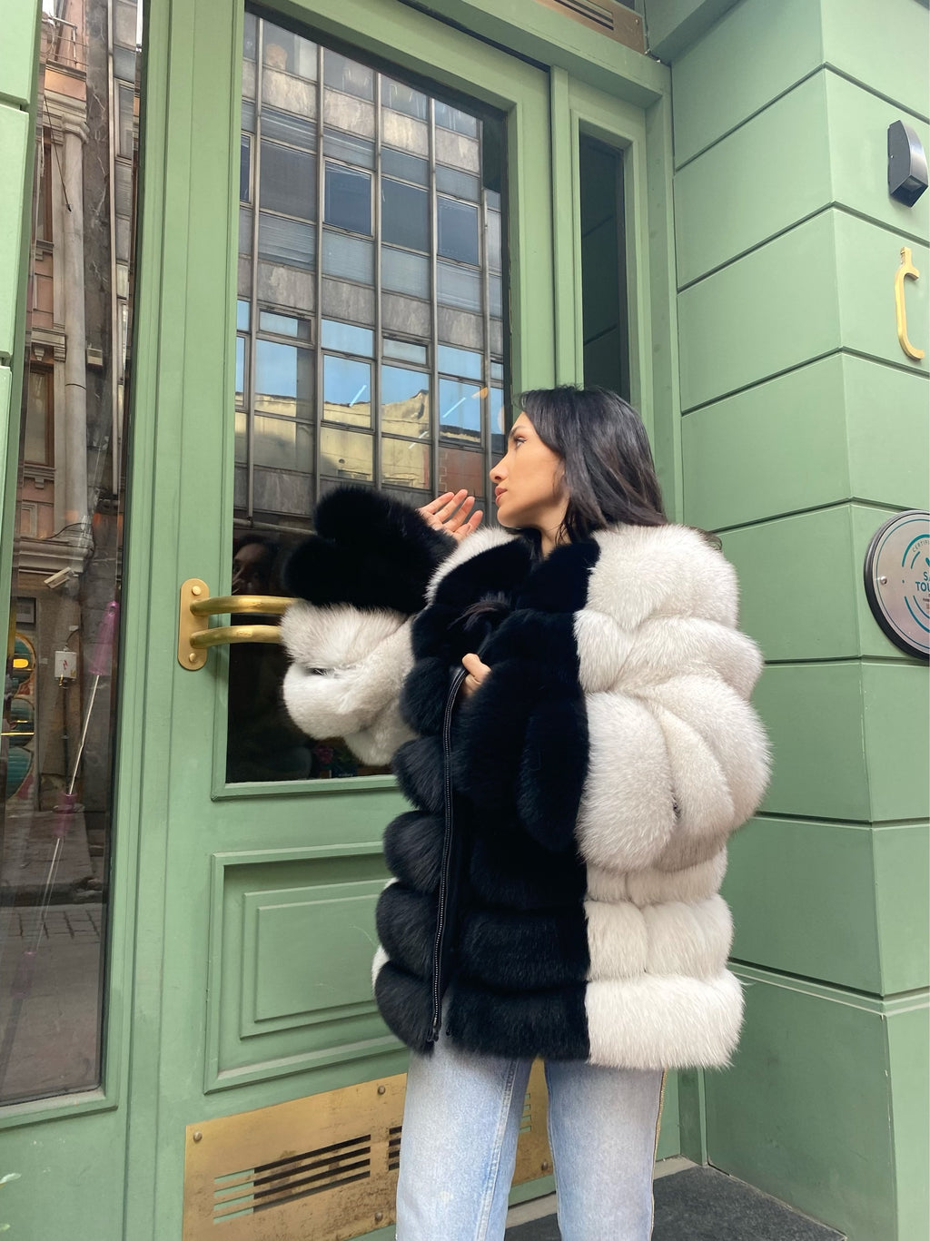 Transformer Women Natural  Fox Fur Jacket Short (  White And Black )