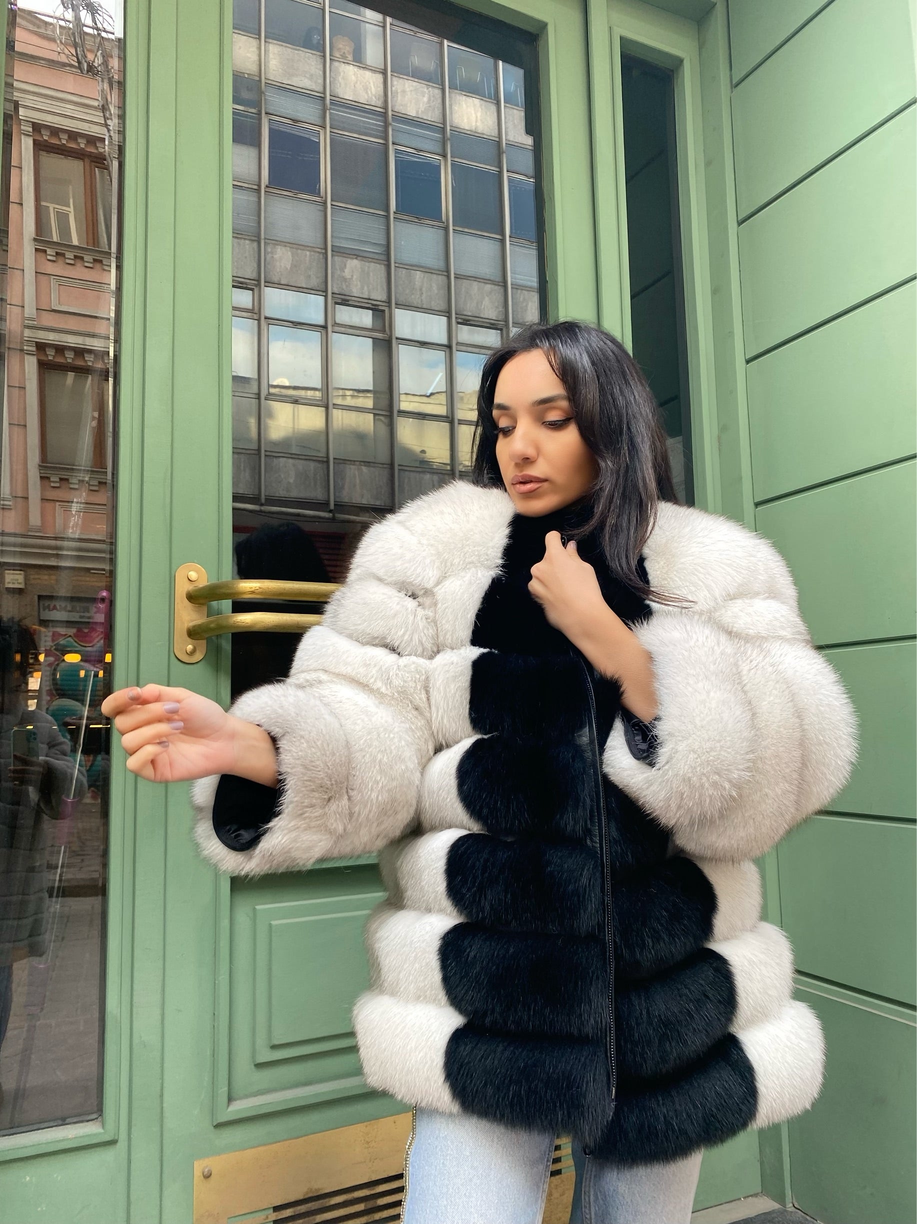Transformer Women Natural  Fox Fur Jacket Short (  White And Black )