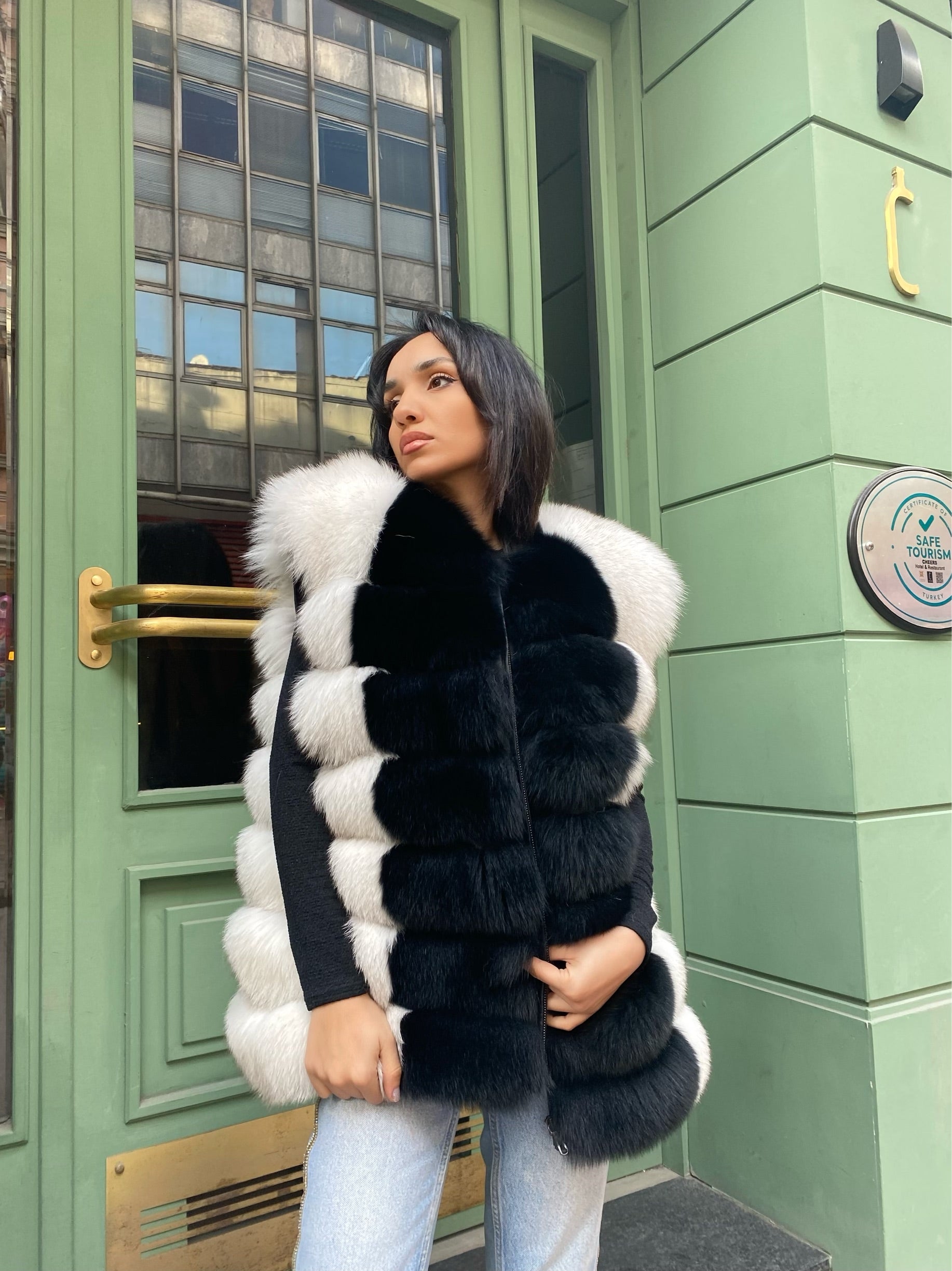Transformer Women Natural  Fox Fur Jacket Short (  White And Black )