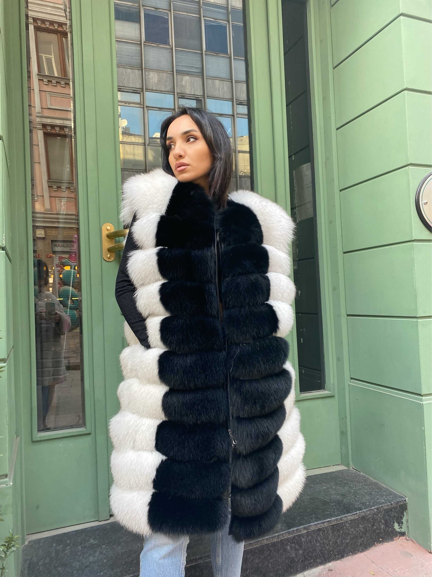 Transformer Women Natural  Fox Fur Jacket Short (  White And Black )